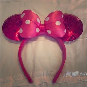 Pink sequined Minnie Mouse ears